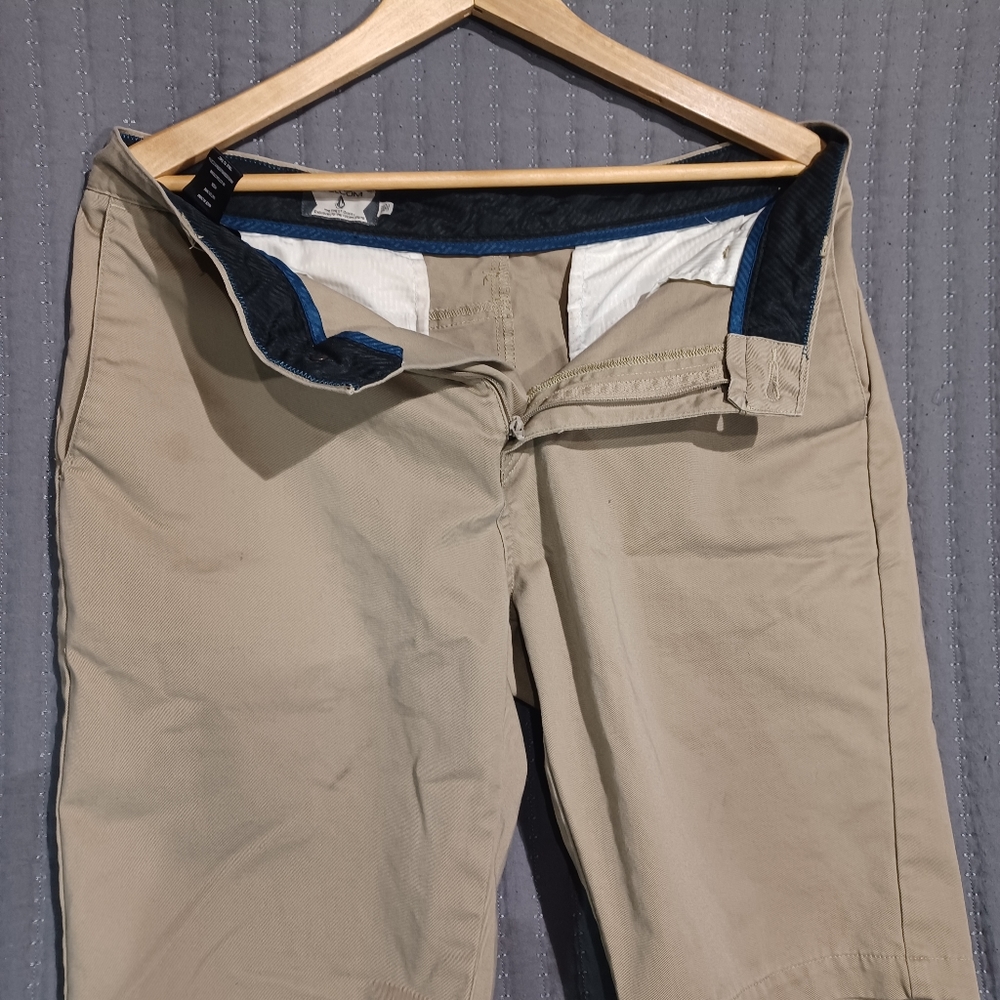Brand volcom /Size 32 men / color tan